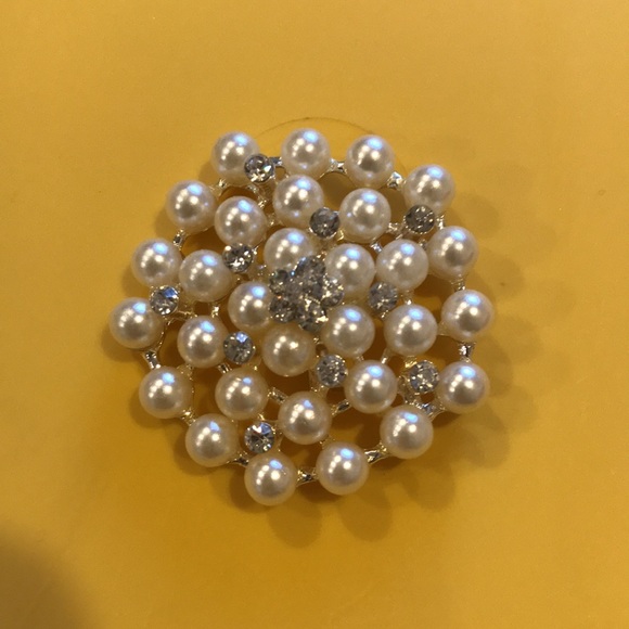 Rhinestones and faux pearls beautiful brooches set - Picture 2 of 11